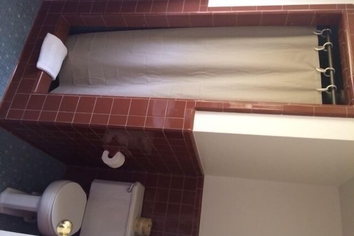 1 Queen Bed (1 of 7)