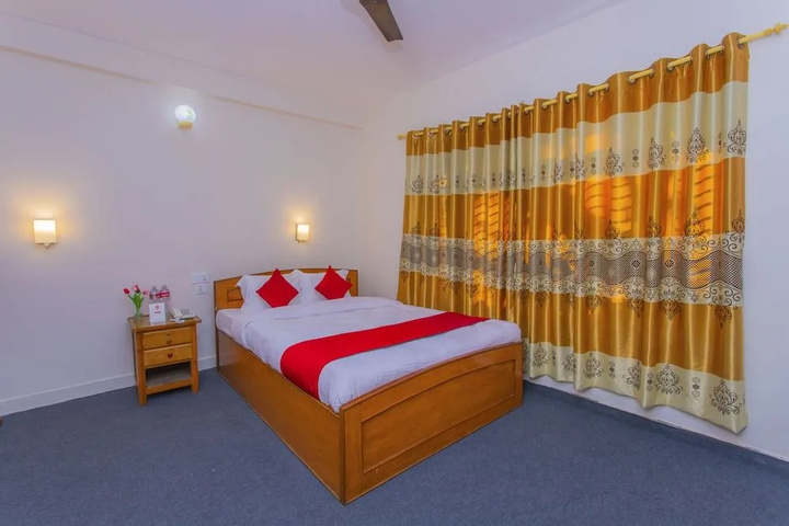 Room 4 of 12