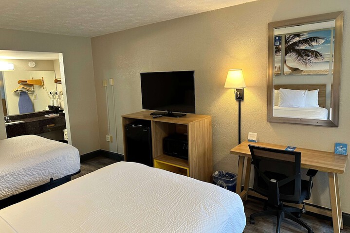 2 Double Beds (7 of 9)