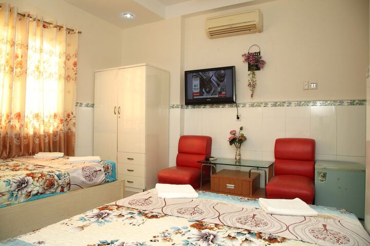 Room 6 of 17