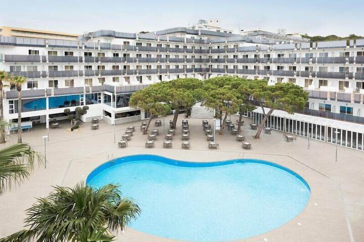 Hotel Pool
