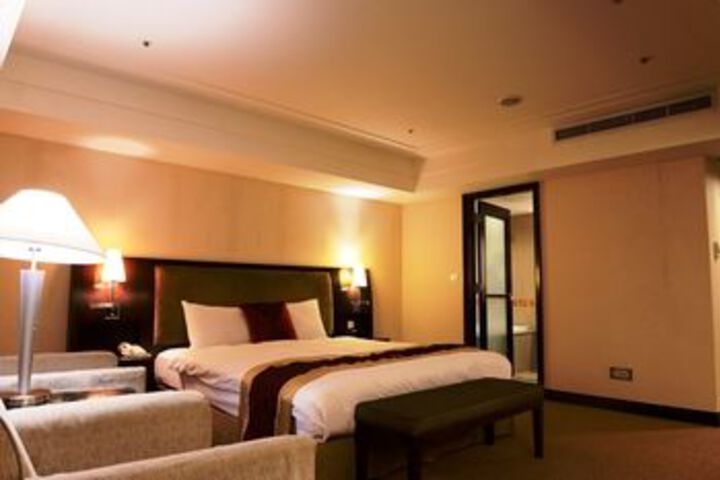 Room 28 of 82