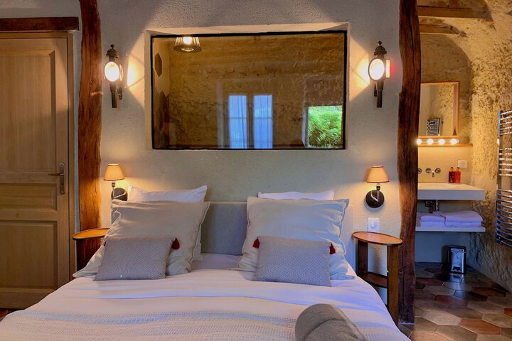 Room 28 of 89