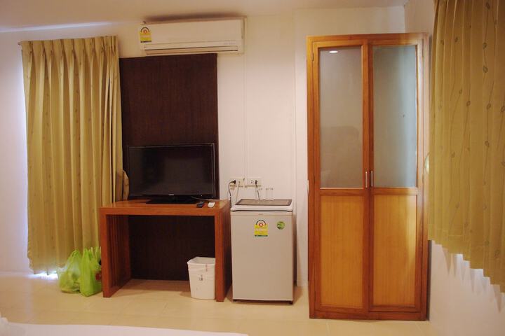 Room 14 of 32