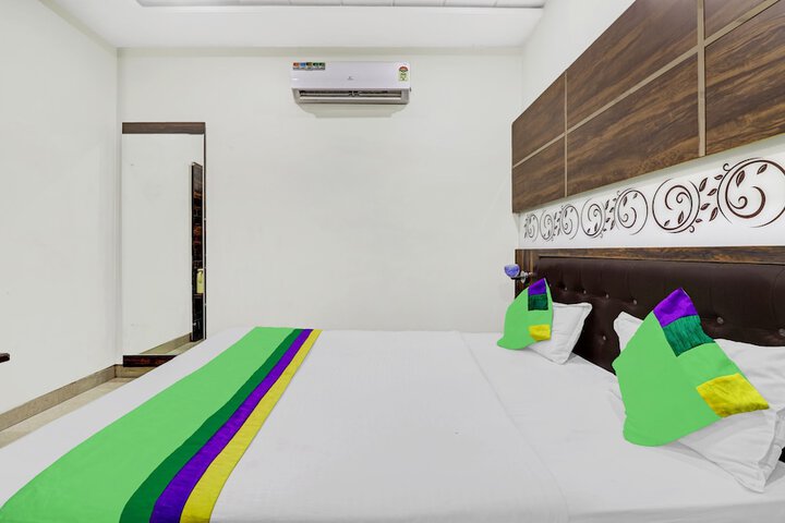 Room 11 of 29