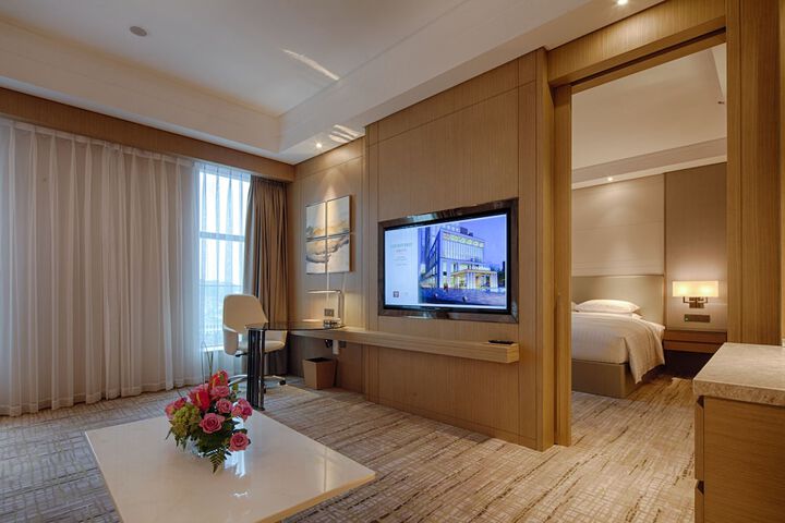 Room 10 of 82
