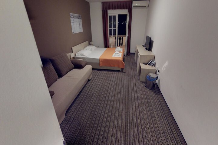 Room 7 of 42