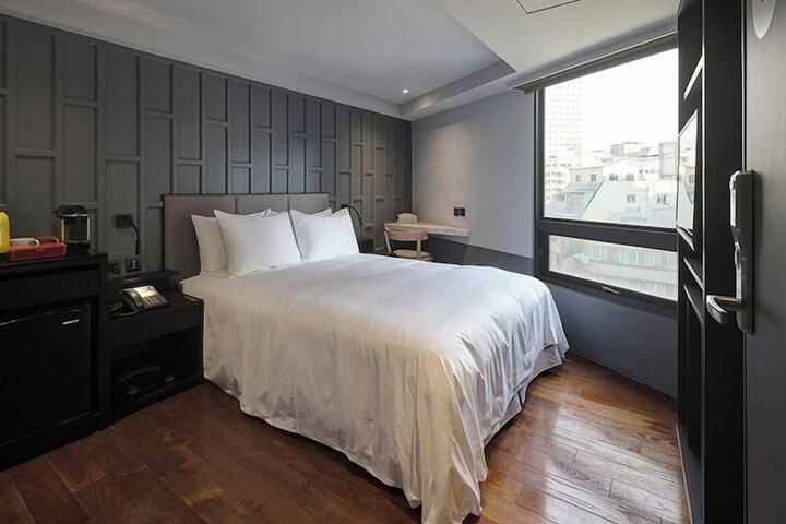 Room 8 of 38