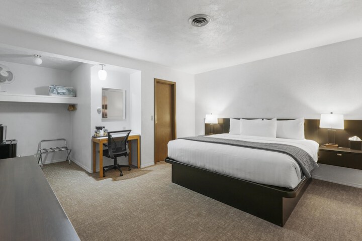 Room 82 of 141