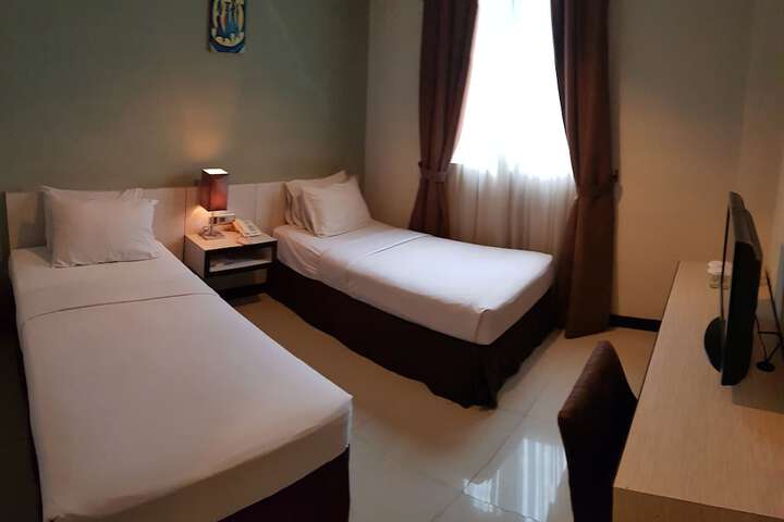 Room 8 of 48
