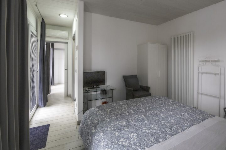 Room 21 of 141
