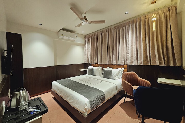 Room 12 of 30