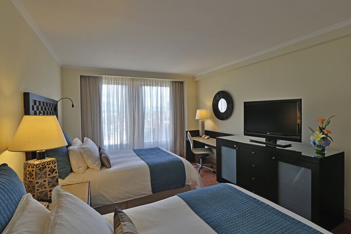 Room 5 of 165