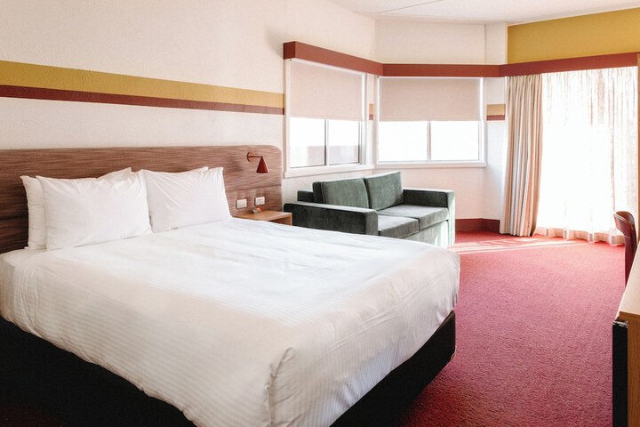 Room 37 of 69
