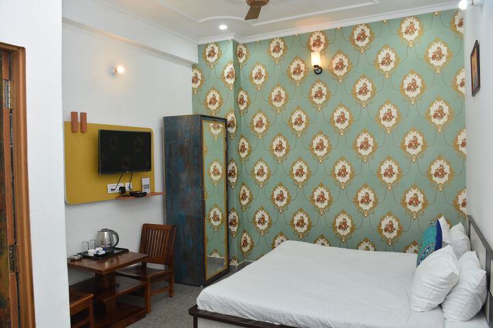 Room 4 of 22