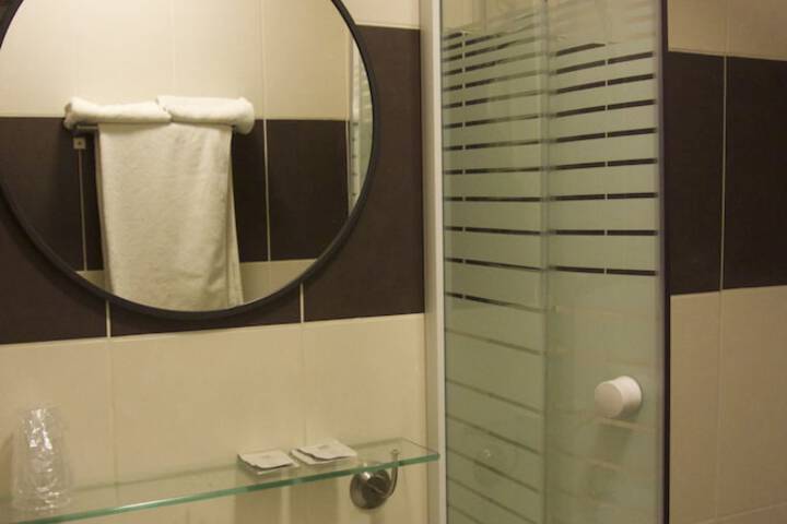 Room 33 of 52