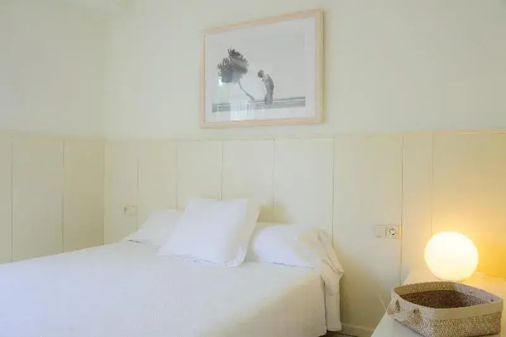Room 5 of 14