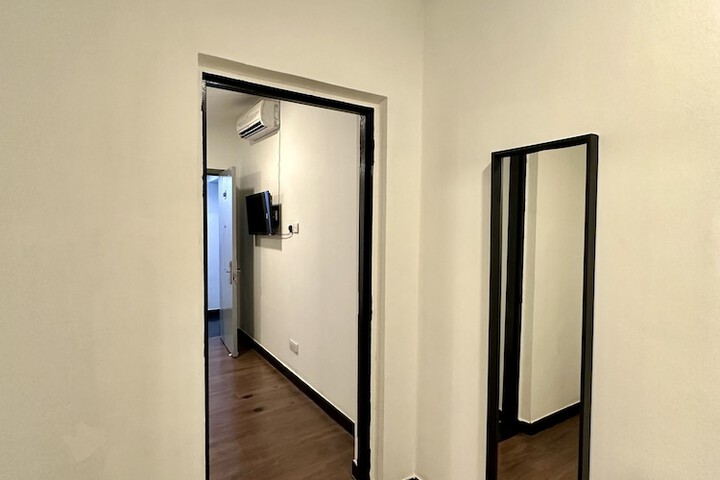Room 21 of 39