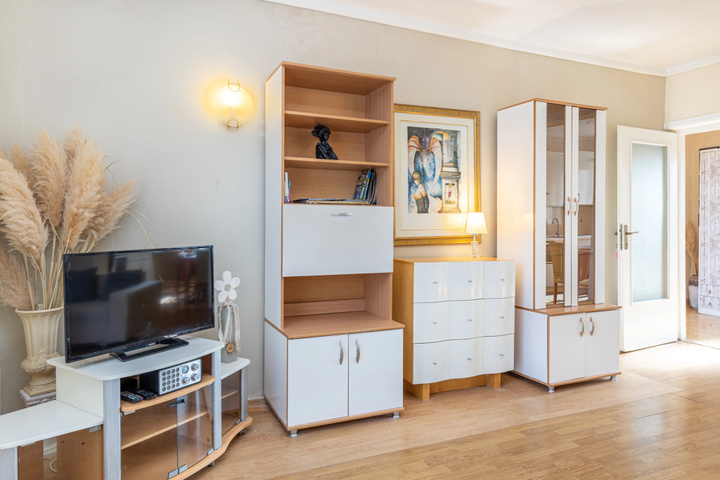 Room 5 of 16