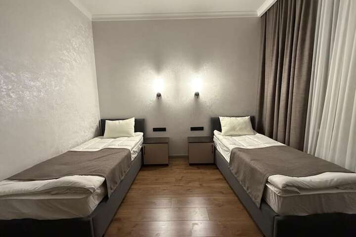 Room 5 of 10