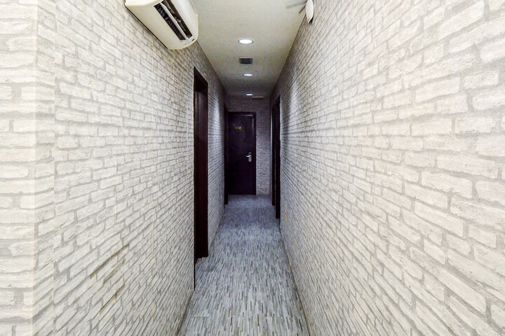Ballroom/Hall 26 of 30