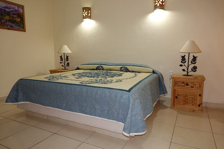 Room 17 of 38