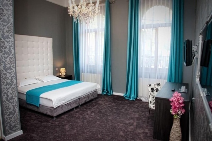 Room 14 of 120