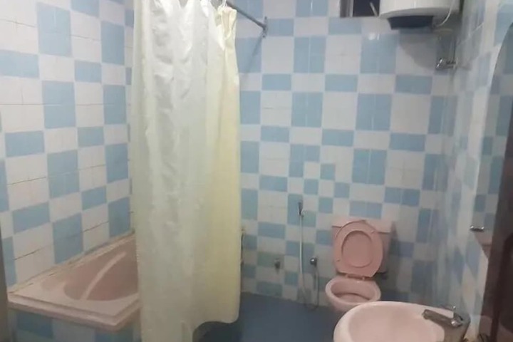 Room 8 of 33