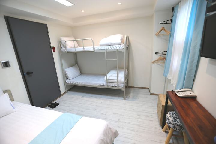 Room 10 of 61