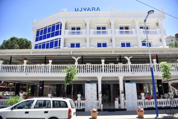 UJVARA HOTEL