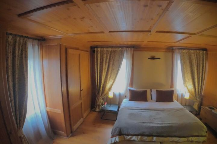 Room 17 of 98