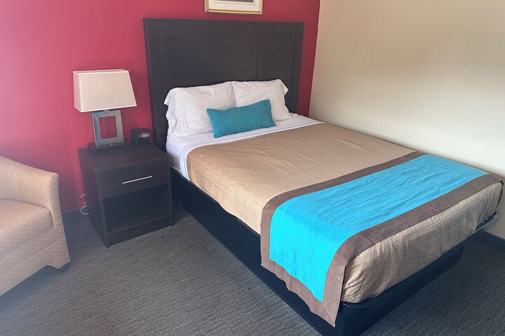 Room 10 of 30