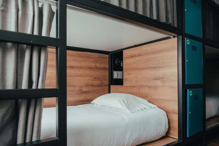 Room 27 of 108