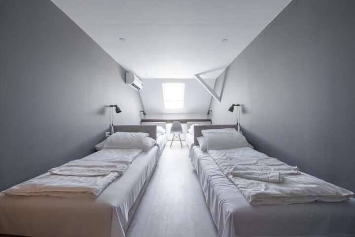 Room 9 of 38