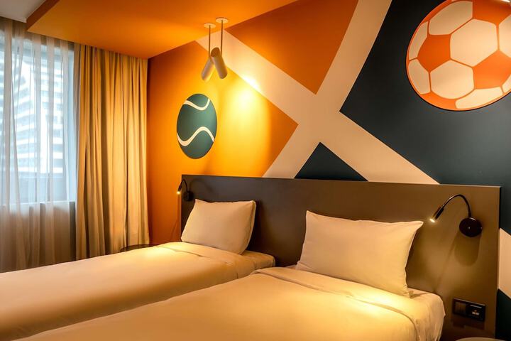 Room 34 of 83
