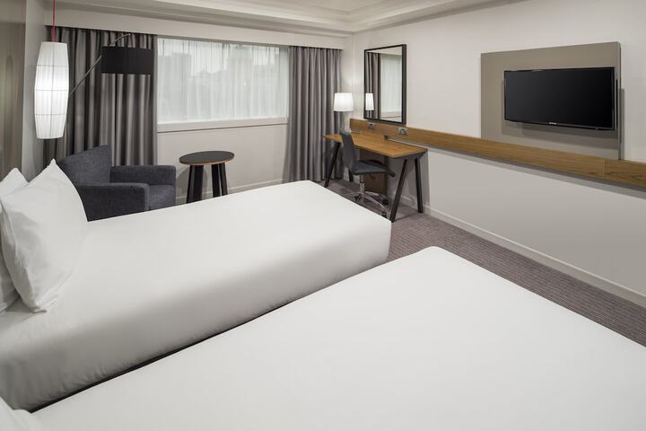 Room 21 of 103