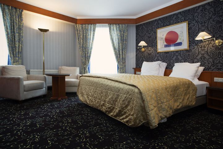 Room 4 of 51