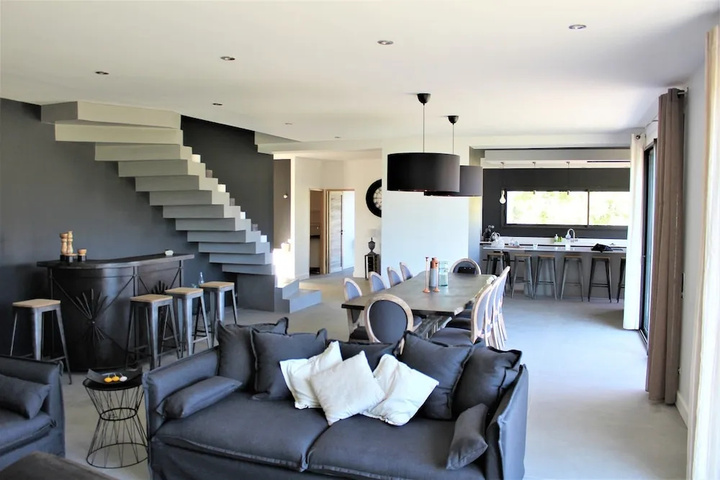 Room 4 of 17
