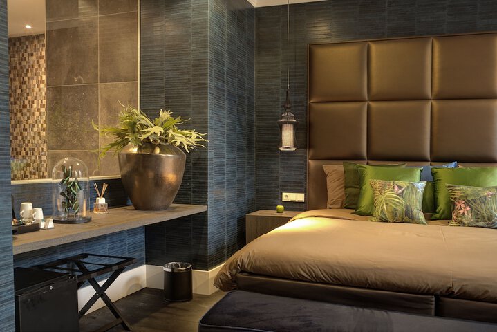 Room 10 of 65