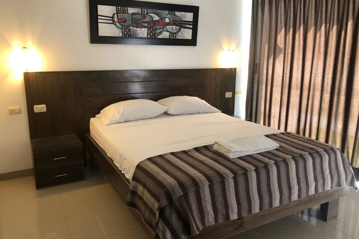 Room 8 of 30