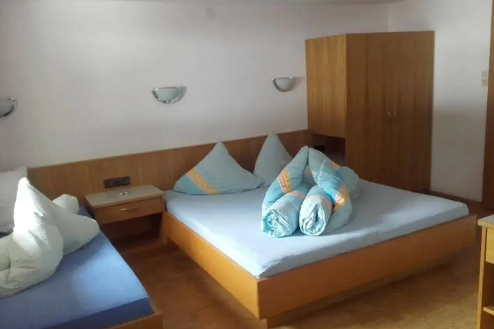 Room 3 of 18