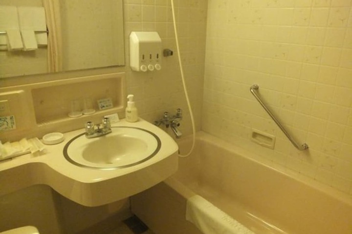 Room 15 of 50