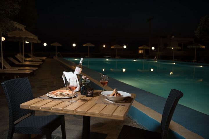 Dining 44 of 50