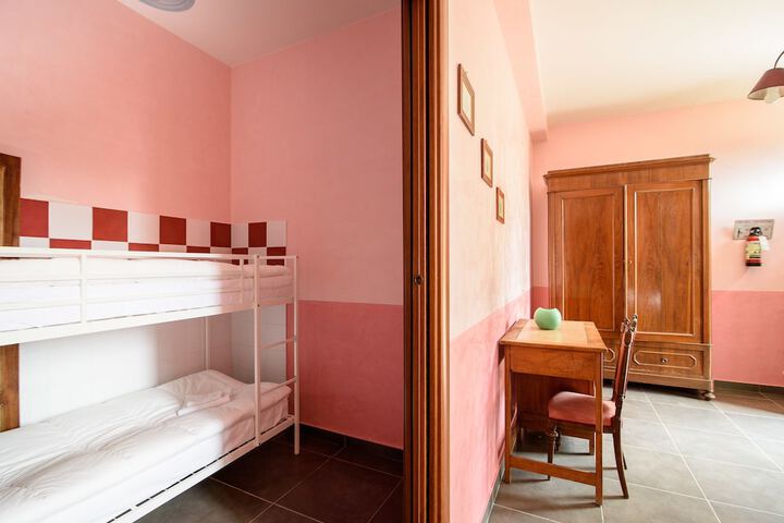 Room 12 of 82