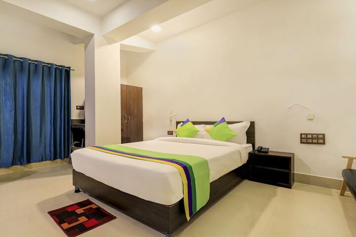 Room 8 of 34