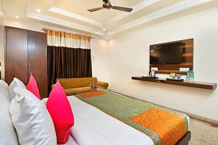 Room 2 of 6