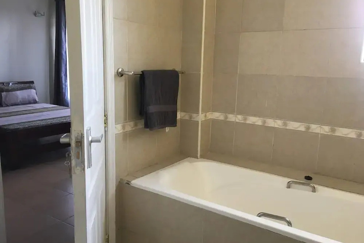 Room 6 of 16