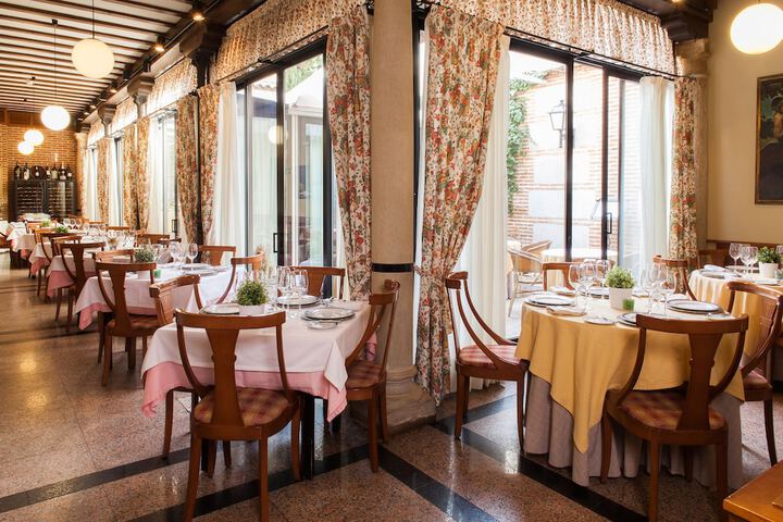 Dining Photos