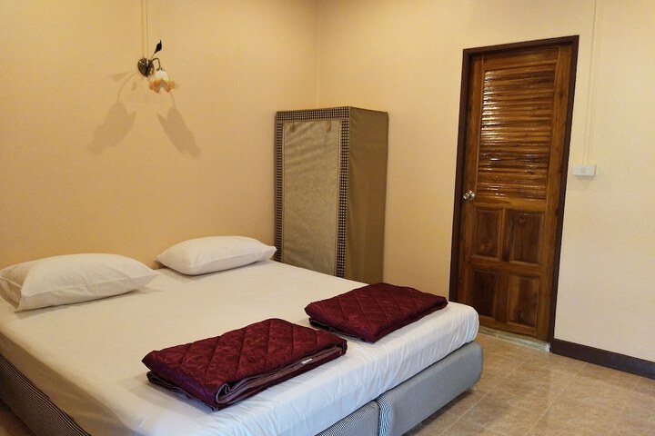 Room 12 of 16