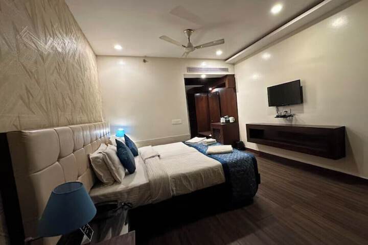 Room 10 of 29